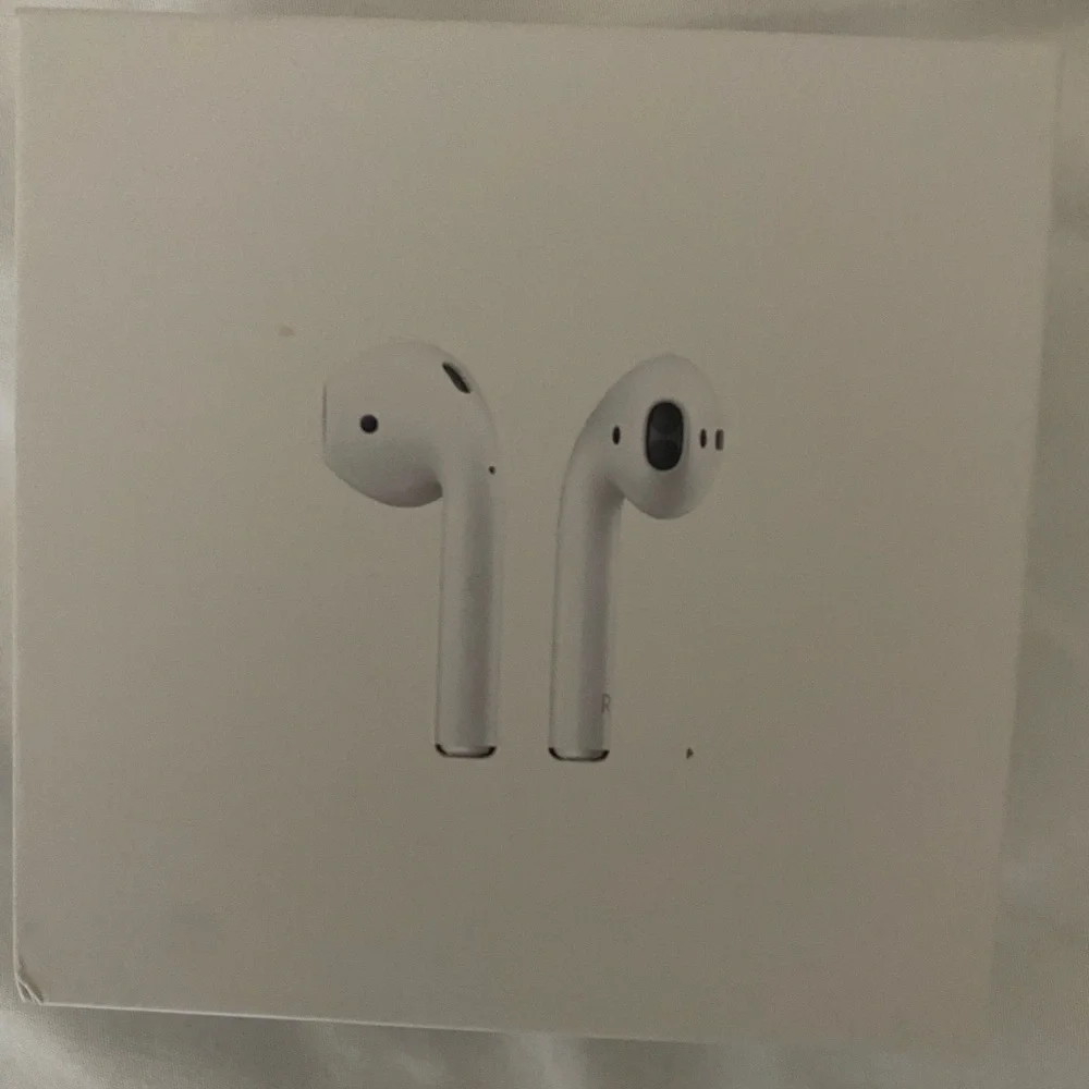 White Wireless Earbuds Case